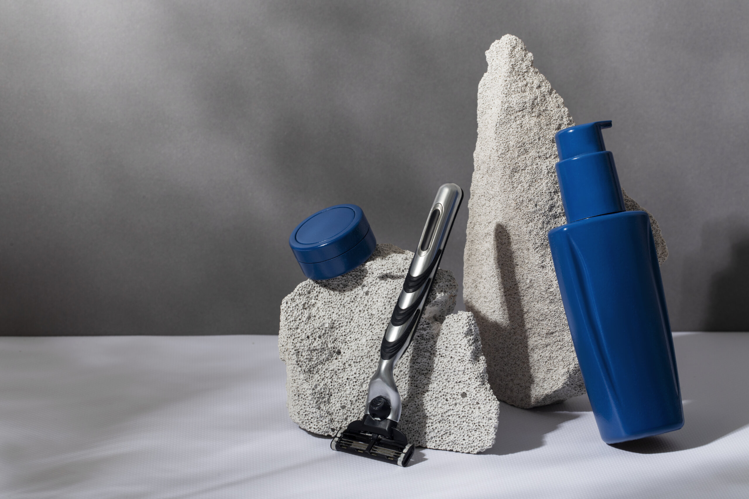 gros-plan-sur-les-produits-d-autosoin-pour-homme (1)
